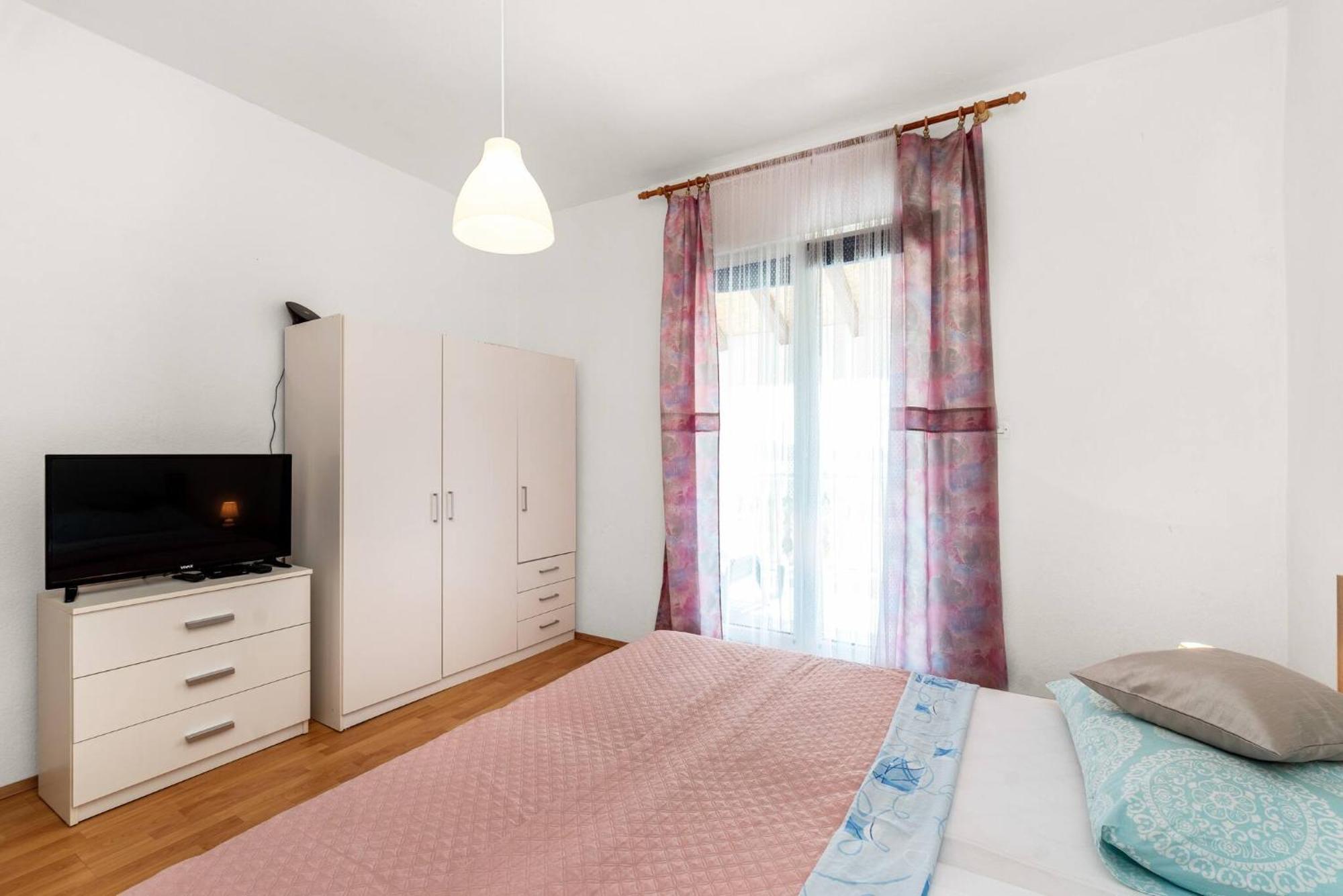 Apartment Lara Tribunj  Bagian luar foto