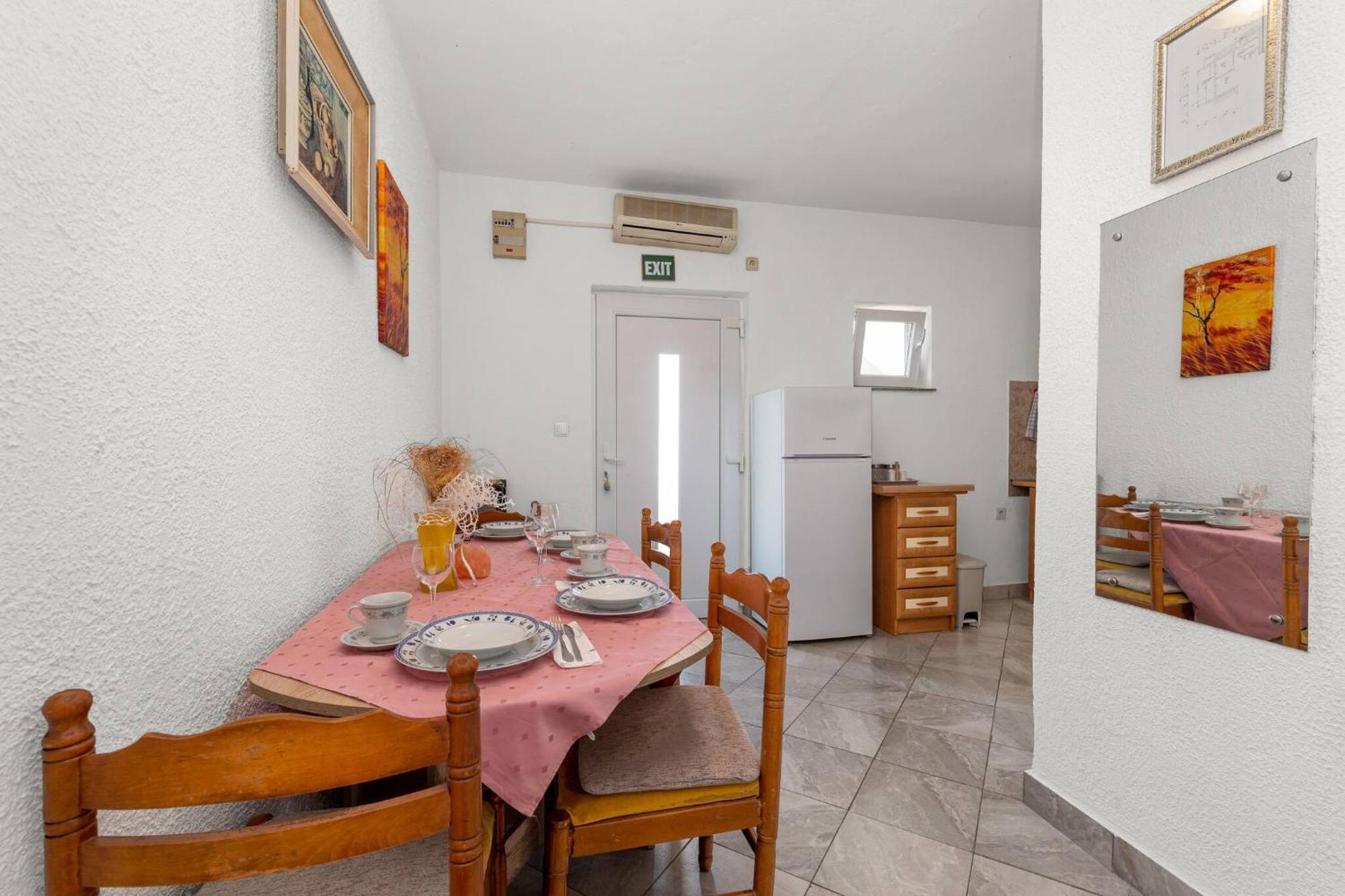 Apartment Lara Tribunj  Bagian luar foto